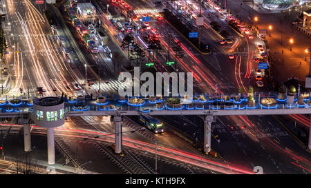 Vue de la nuit de Séoul 7017 Seoullo skypark et trafic. Banque D'Images