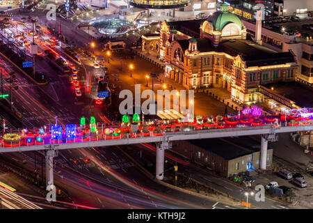 Vue de nuit Seoullo 7017 skypark et Seoul station. Banque D'Images