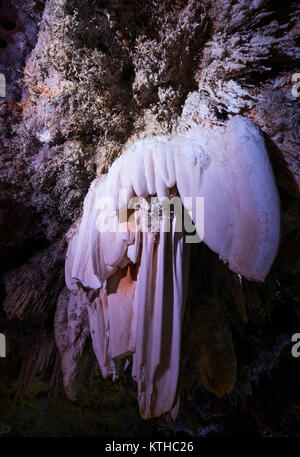 El Soplao est une grotte située dans les municipalités de Rionansa, Valdáliga et Herrerías, Cantabria, Spain, Europe Banque D'Images