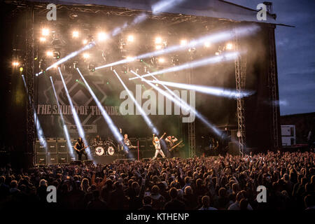 Le groupe de rock Twisted Sister effectue un concert live au festival de musique norvégienne de tonnes de 2015. Ici le chanteur Dee Snider est vu sur scène avec le reste de la bande. La Norvège, 20/06 2015. Banque D'Images