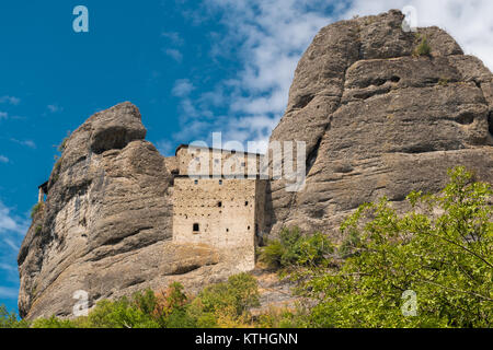 L'ancienne forteresse appelée Castello della Pietra Construit au XII siècle et situé près de Vobbia (province de Gênes) Banque D'Images