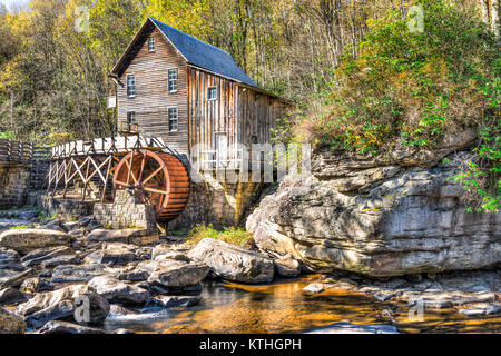 Babcock State Park Old Grist Mill en Virginie de l'automne avec river Banque D'Images