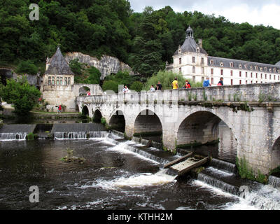 Brantome en Périgord, pavillon Renaissance, pont coude et l'hôtel de ville, la Dronne, rivière Dordogne, Nouvelle-Aquitaine, France, Europe Banque D'Images