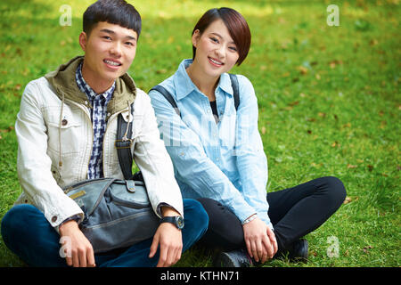 Portrait de deux asian college studnents Banque D'Images