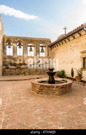 Clocher en mission San Juan Capistrano Banque D'Images