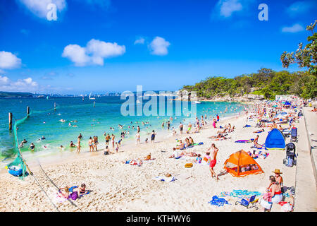 SYDNEY, AUSTRALIE - JAN 3, 2015:Les gens de détente à la plage de requins dans l'affaire Nielsen parc national près de Sydney, Australie le Jan 3, 2015. Nielsen Park est l'un de Syd Banque D'Images