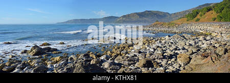 Vue panoramique du paysage du littoral de Kaikoura tôt le matin, en regardant vers le sud, un an après le séisme Banque D'Images