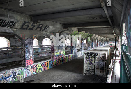 Le jour extérieur stock photo de graffitis sur les murs du métro abandonnés à Rochester, New York, dans le comté de Monroe dans l'ouest de New York Banque D'Images