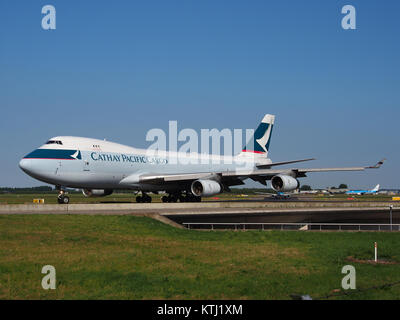 B HUQ Cathay Pacific Boeing 747 467F cn 34150 taxiing 21juillet2013 002 pic Banque D'Images