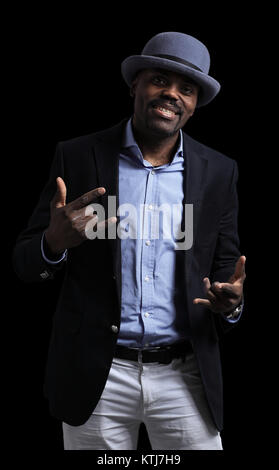 Image of African man wearing hat posing in studio. Banque D'Images