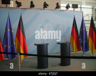 Le Bundeskanzleramt de Berlin (chancellerie fédérale) est le siège officiel de la chancelière allemande. Situé à Berlin, c'est une architecture moderne et fonctionnelle symbolisant la gouvernance et la politique allemandes. Banque D'Images