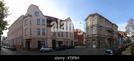 BDG ulPomorska pnr 10 est une adresse située dans Bydgoszcz, Pologne. La référence de 2013 indique sa pertinence dans le contexte du développement urbain et de l'histoire locale de la ville. Banque D'Images