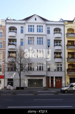 Une photographie du SchÃ¶neberg HauptstraÃŸe à Berlin, prise le 25 novembre 2013, montrant l’environnement urbain et les caractéristiques architecturales de cette rue centrale. Banque D'Images