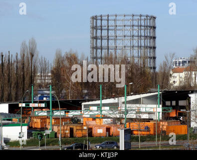 Photographie du gazomètre de Berlin-Schöneberg, prise le 28 novembre 2013 à 11 h 59 h 14, mettant en valeur l'architecture industrielle. Banque D'Images