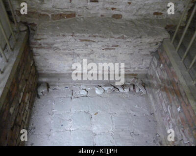 La cathédrale de la Dormition d'Astrakhan présente des briques anciennes qui soulignent son importance architecturale et sa valeur historique en Russie. Banque D'Images