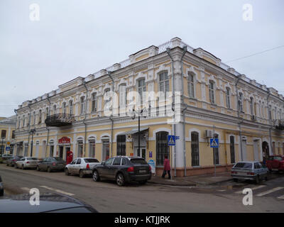 Le bâtiment Astrakhan, probablement situé dans la ville d'Astrakhan, en Russie, est un exemple d'architecture régionale. Le design du buildingâ€™ peut refléter des influences locales, une signification historique et des styles régionaux. Banque D'Images