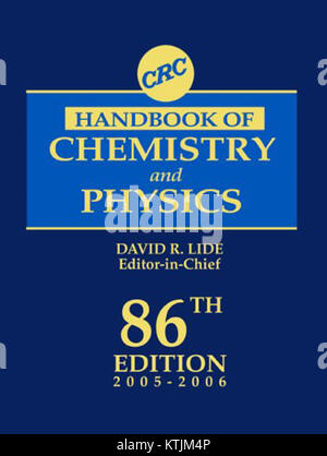 Le Manuel de chimie et de physique du CRC, 86e édition, est un ouvrage de référence complet pour les domaines des sciences et du génie. Il fournit des données essentielles, des formules et des principes scientifiques utilisés en chimie, en physique et dans des disciplines connexes. Banque D'Images