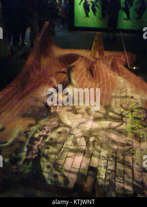 Une photographie de l'exposition 'Banksy versus Bristol Museum'. L'événement présente le travail de l'artiste de rue anonyme Banksy au Bristol Museum en Angleterre. Banque D'Images