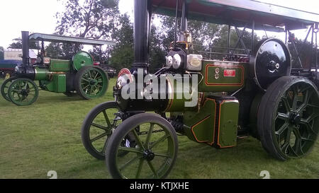 Le moteur de traction Aveling & porter est un véhicule historique à vapeur datant de la fin du XIXe siècle. Connu pour son rôle dans la construction routière et le transport lourd, ce moteur fait partie de l'histoire industrielle. Banque D'Images