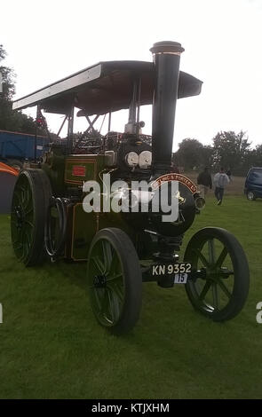 Cette image montre un moteur de traction Aveling & porter, un véhicule emblématique à vapeur connu pour son importance historique dans le transport industriel. Il a été fabriqué par Aveling & porter, mettant en valeur l'ingénierie et le design de la fin du XIXe siècle. Banque D'Images