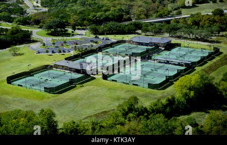 L'Austin Tennis Academy à Austin, Texas, propose des formations et des programmes de tennis. La vue aérienne capture les installations et les courts de l'académie, mettant en valeur sa position en tant qu'académie de sport de premier plan dans la région. Banque D'Images