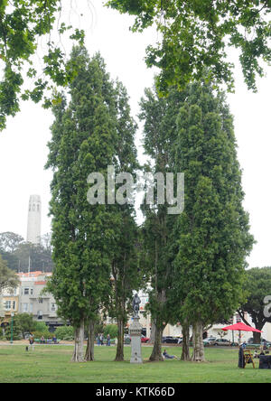 Le mémorial Benjamin Franklin à Washington Square, San Francisco, rend hommage à la vie et à l'héritage de Benjamin Franklin, l'un des pères fondateurs de l'Amérique. Ce mémorial est situé dans le San Franciscoâ€™s Washington Square Park. Banque D'Images