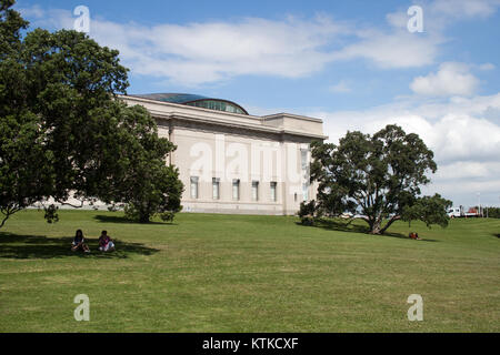 Le musée du mémorial de guerre d'Auckland, un site historique important de Nouvelle-Zélande, dédié à honorer les sacrifices consentis pendant les guerres. Il abrite des expositions sur l'histoire et le patrimoine culturel de la Nouvelle-Zélande. Banque D'Images