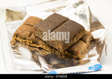 Les bars de l'hematogen sur fond blanc shot close-up Banque D'Images