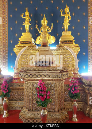 Le sanctuaire Tutelar à Bangkok, en Thaïlande, est un site sacré connu pour sa signification religieuse. Cette image capture le sanctuaire, reflétant le patrimoine culturel et spirituel de la ville. Banque D'Images