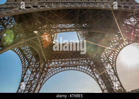 La base de la Tour Eiffel à Paris Banque D'Images