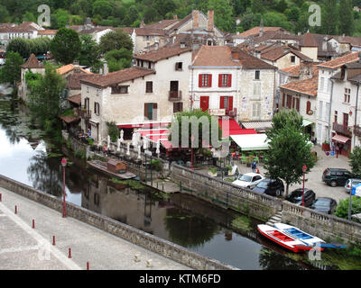 Brantome en Périgord, City Square, la Dronne, rivière Dordogne, Nouvelle-Aquitaine, France, Europe Banque D'Images