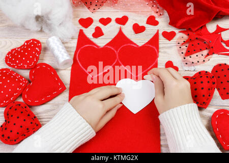 Le jour de la Saint-Valentin coeur de textiles. Décoration faite à la main pour les vacances. Banque D'Images