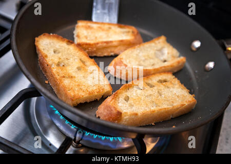 Ciabatta grillé d'or dans le moule Banque D'Images