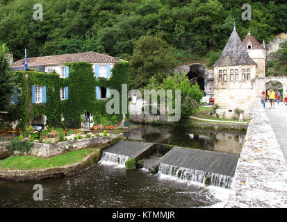 Brantome en Périgord, l'Hôtel Le Moulin de l'Abbaye, la Dronne, rivière Dordogne, Nouvelle-Aquitaine, France, Europe Banque D'Images