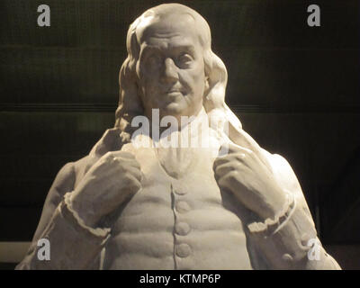 La statue de Benjamin Franklin à la National Portrait Gallery de Washington, DC, est un hommage à l'un des pères fondateurs de l'Amérique. Les contributions de Franklin à la science, à la diplomatie et à la politique sont célébrées à travers ce monument. Banque D'Images