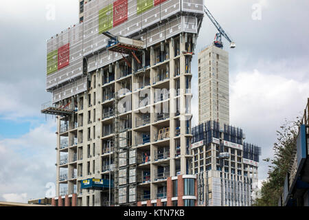 Le développement dans neuf Elms, Londres, de Wandsworth Road. la construction, tours, grues Banque D'Images