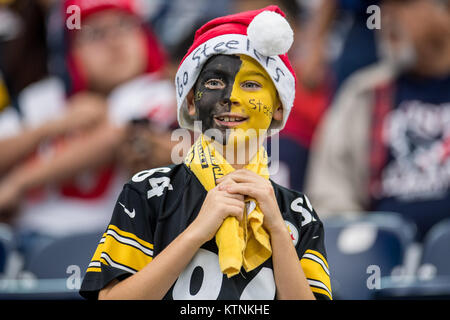 Houston, TX, USA. Dec 25, 2017. Un ventilateur de Pittsburgh Steelers NFL avant un match de football entre les Houston Texans et les Pittsburgh Steelers à NRG Stadium à Houston, TX. Les Steelers a gagné le match 34 à 6.Trask Smith/CSM/Alamy Live News Banque D'Images