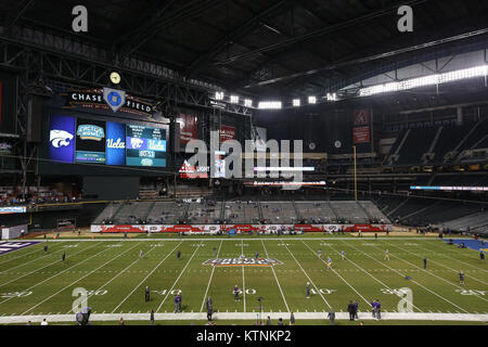 Phoenix, Arizona, USA. Déc 26, 2017. NCAA Football 2017 Cactus : Chase Field pour le Kansas State Wildcats vs UCLA Bruins à Chase Field à Phoenix, le 26 décembre 2017 (Photographe complète absolue & Company Crédit : Jevone Moore/Cal Cal/médias Sport Sport Media Network Television (veuillez contacter votre représentant des ventes pour l'utilisation de la télévision. Credit : csm/Alamy Live News Banque D'Images