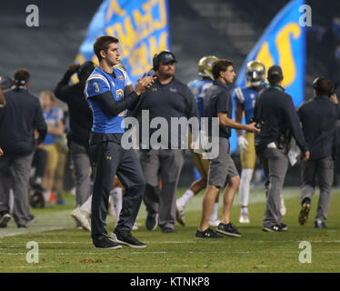 Phoenix, Arizona, USA. Déc 26, 2017. NCAA Football 2017 Cactus : Josh Rosen dans sweats pour le Kansas State Wildcats vs UCLA Bruins à Chase Field à Phoenix, le 26 décembre 2017 (Photographe complète absolue & Company Crédit : Jevone Moore/Cal Cal/médias Sport Sport Media Network Television (veuillez contacter votre représentant des ventes pour l'utilisation de la télévision. Credit : csm/Alamy Live News Banque D'Images