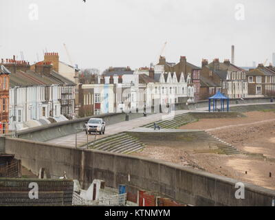 Sheerness, Kent, UK. Dec 27, 2017. Météo France : un très pluvieux et venteux matin à Sheerness. Vent : nord-ouest force 8-9, rafale maxi 57km/h à 10.20h, le refroidissement éolien -5°c. Credit : James Bell/Alamy Live News Banque D'Images