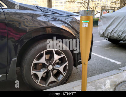 Beijing, Beijing, Chine. Dec 27, 2017. Beijing, Chine 27 décembre 2017 :(usage éditorial uniquement. Chine OUT) .parking intelligents peuvent être vu sur la rue à Beijing. Crédit : SIPA Asie/ZUMA/Alamy Fil Live News Banque D'Images