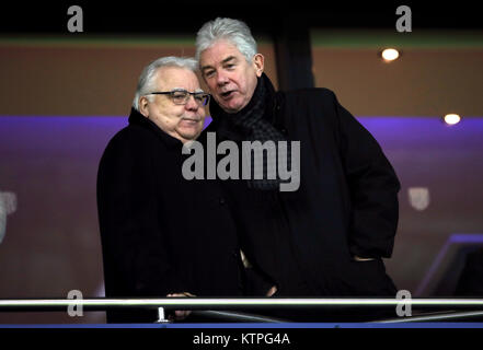 Le président d'Everton Bill Kenwright (à gauche) au cours de la Premier League match à The Hawthorns, West Bromwich. Banque D'Images