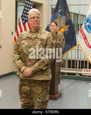 Le lieutenant-colonel Lynn Currier's promotion le 17 juin 2016 au Siège de DMNA Latham. Banque D'Images