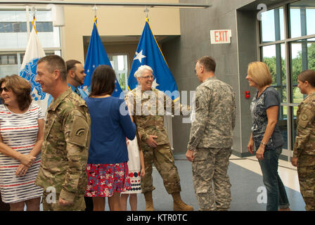 Le lieutenant-colonel Lynn Currier's promotion le 17 juin 2016 au Siège de DMNA Latham. Banque D'Images