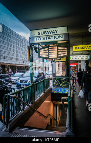 À l'intérieur de la gare ferroviaire du sud de la croix à Melbourne Banque D'Images