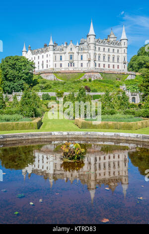 Dunrobin Castle dans une journée ensoleillée, Sutherland, comté de l'Écosse. Banque D'Images