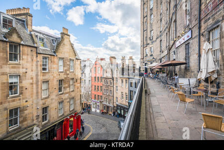 Victoria Street à Édimbourg par un après-midi d'été, de l'Écosse. Banque D'Images