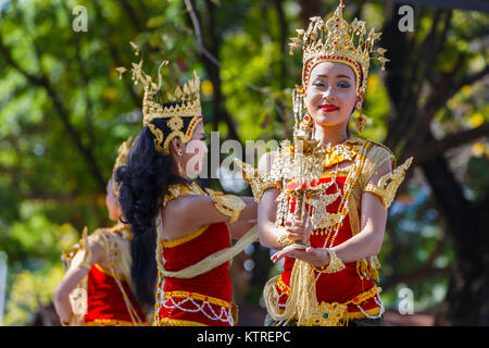 BANGKOK, THAÏLANDE - 14 janvier 2016 : Les participants à prendre part à la célébration de la culture traditionnelle Thaï Festival au Parc Lumpini Banque D'Images