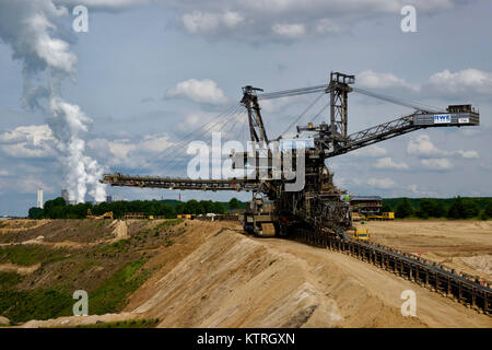 L'Excavateur de lignite dans la région minière de charbon brun à Bergheim, région Rhin-Erft-Kreis, en Allemagne. Banque D'Images