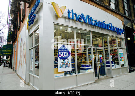 Une succursale de la chaîne de la vitamine Shoppe dimanche à New York, le 24 décembre 2017. (© Richard B. Levine) Banque D'Images